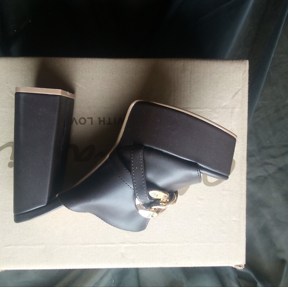 Women's Designer Heels 👠 - Picture 5 of 8